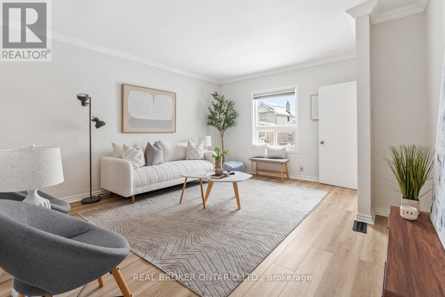 680 Mortimer Avenue, Toronto, Ontario  M4C 2K2 - Photo 2 - E12761214