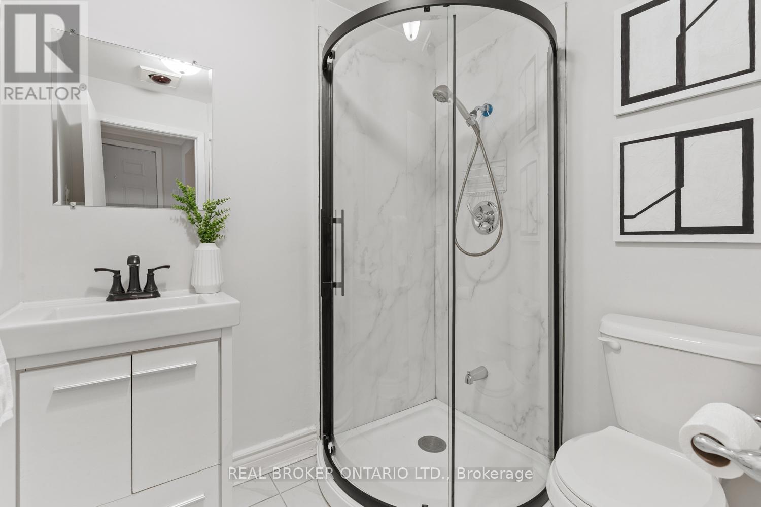 680 Mortimer Avenue, Toronto, Ontario  M4C 2K2 - Photo 17 - E12761214