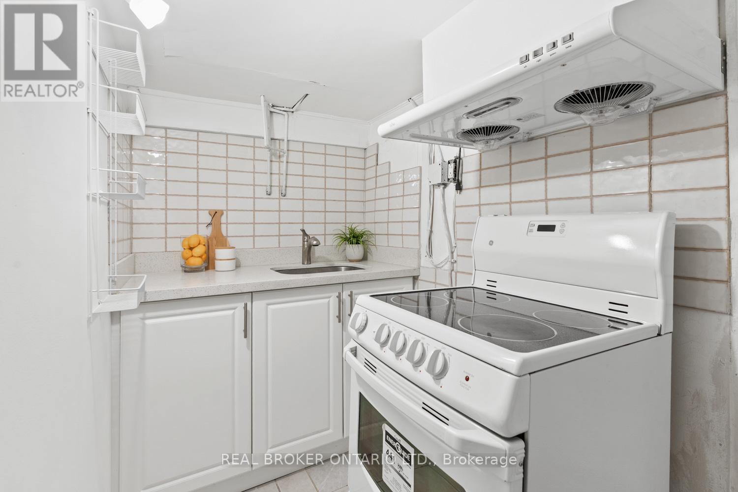 680 Mortimer Avenue, Toronto, Ontario  M4C 2K2 - Photo 24 - E12761214