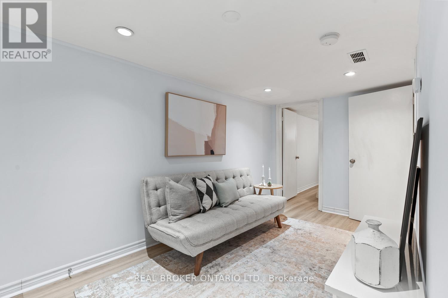 680 Mortimer Avenue, Toronto, Ontario  M4C 2K2 - Photo 20 - E12761214