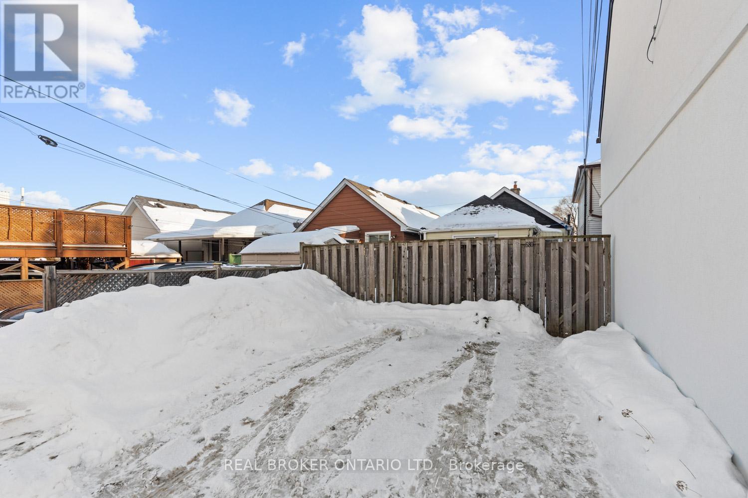 680 Mortimer Avenue, Toronto, Ontario  M4C 2K2 - Photo 31 - E12761214