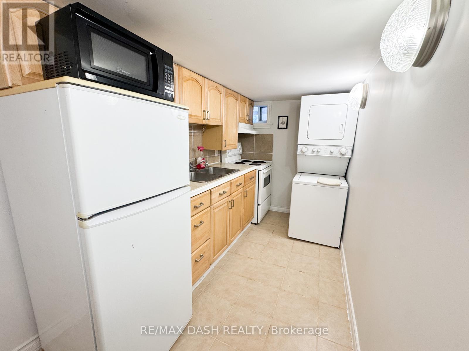 Bsmt - 1529 Queen Street E, Toronto, Ontario  M4L 1E5 - Photo 2 - E12761476
