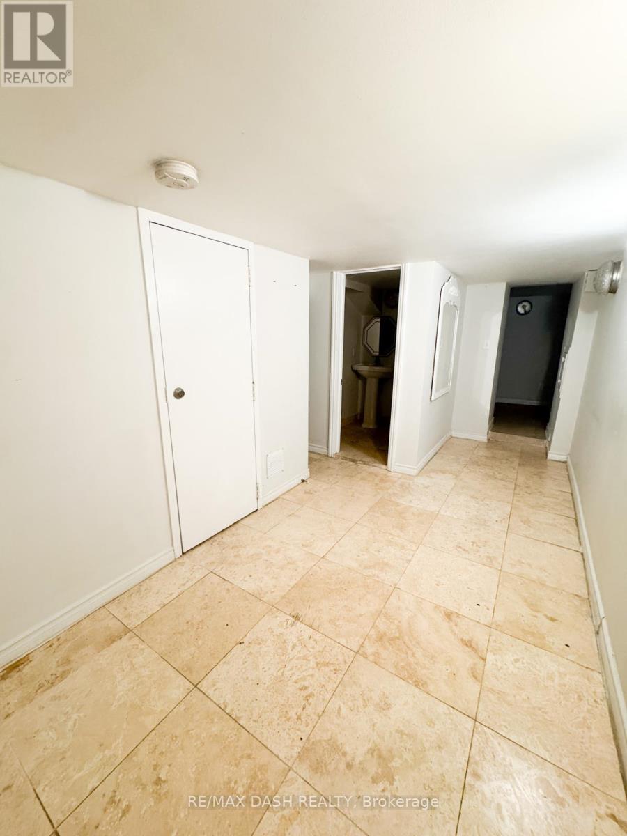 Bsmt - 1529 Queen Street E, Toronto, Ontario  M4L 1E5 - Photo 4 - E12761476