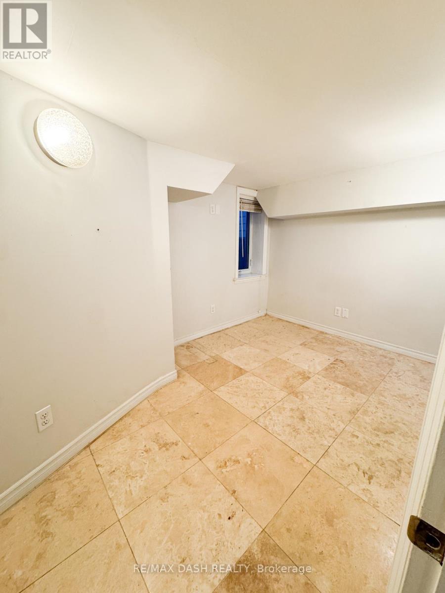 Bsmt - 1529 Queen Street E, Toronto, Ontario  M4L 1E5 - Photo 5 - E12761476