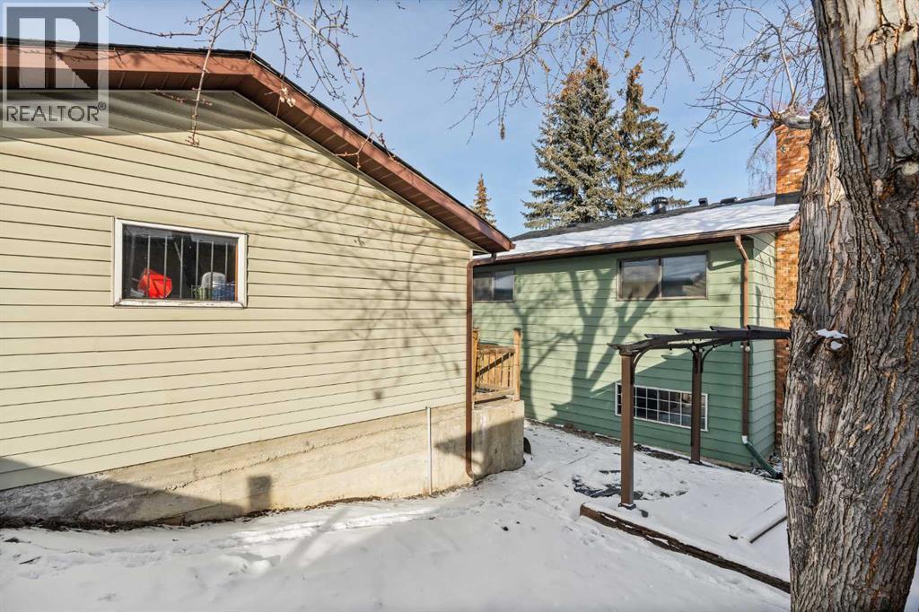 1343 Berkley Drive Nw, Calgary, Alberta  T3K 1T4 - Photo 39 - A2281545