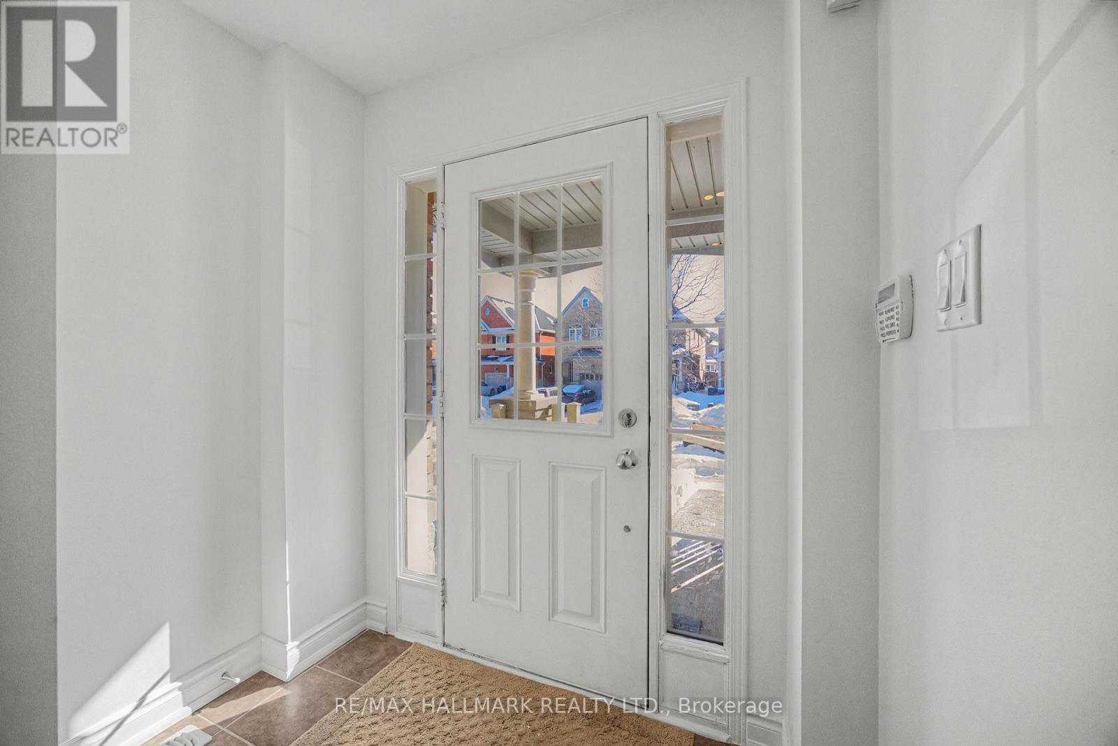 52 Acorn Lane, Bradford West Gwillimbury, Ontario  L3Z 0H6 - Photo 5 - N12760478