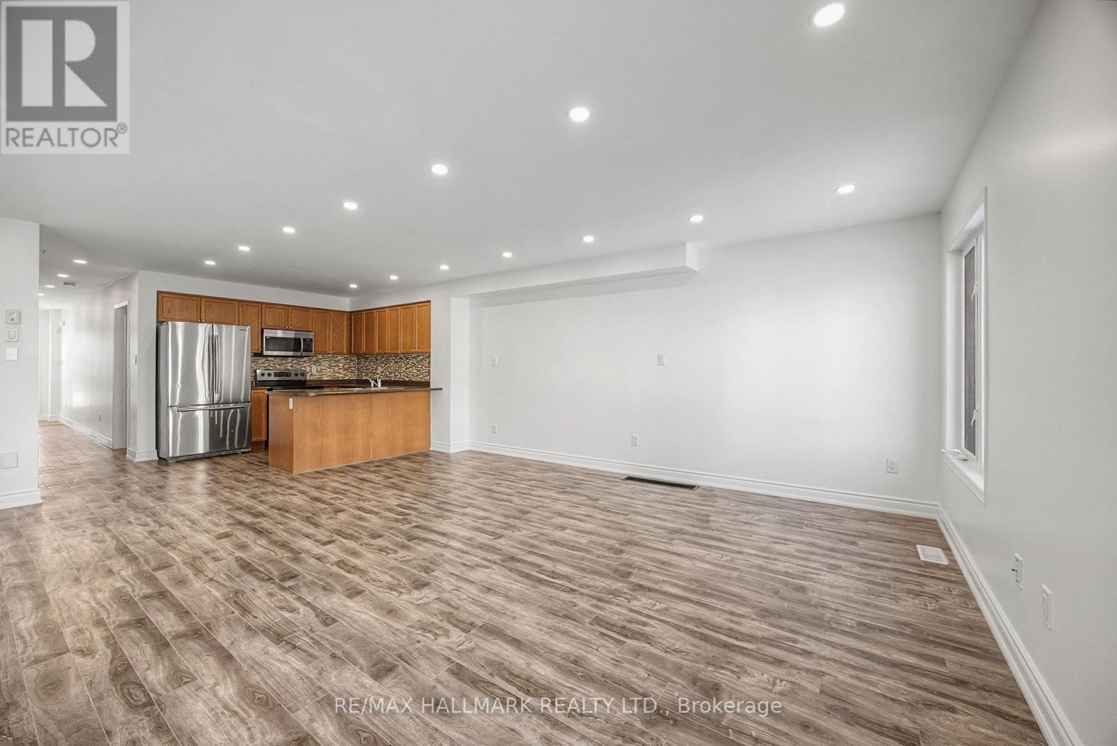 52 Acorn Lane, Bradford West Gwillimbury, Ontario  L3Z 0H6 - Photo 9 - N12760478