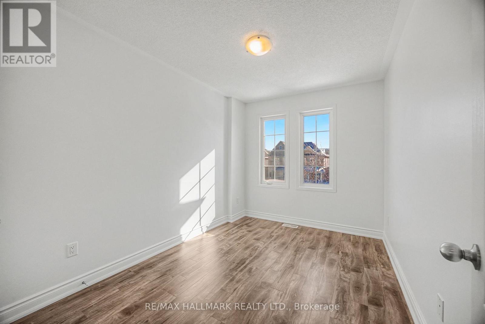 52 Acorn Lane, Bradford West Gwillimbury, Ontario  L3Z 0H6 - Photo 22 - N12760478