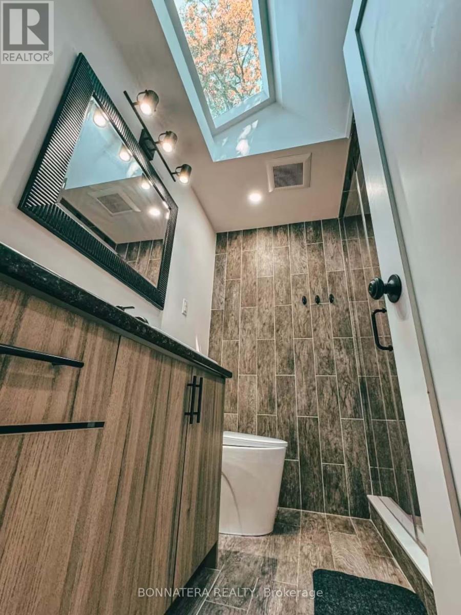 Cabin - 687 Innisfil Beach Road, Innisfil, Ontario  L0L 2M0 - Photo 17 - N12761314