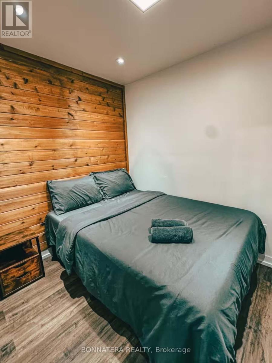 Cabin - 687 Innisfil Beach Road, Innisfil, Ontario  L0L 2M0 - Photo 11 - N12761314