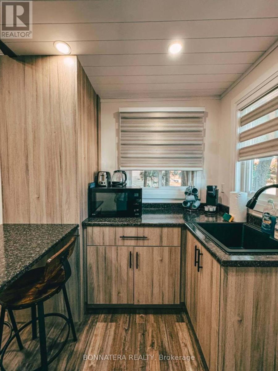 Cabin - 687 Innisfil Beach Road, Innisfil, Ontario  L0L 2M0 - Photo 9 - N12761314