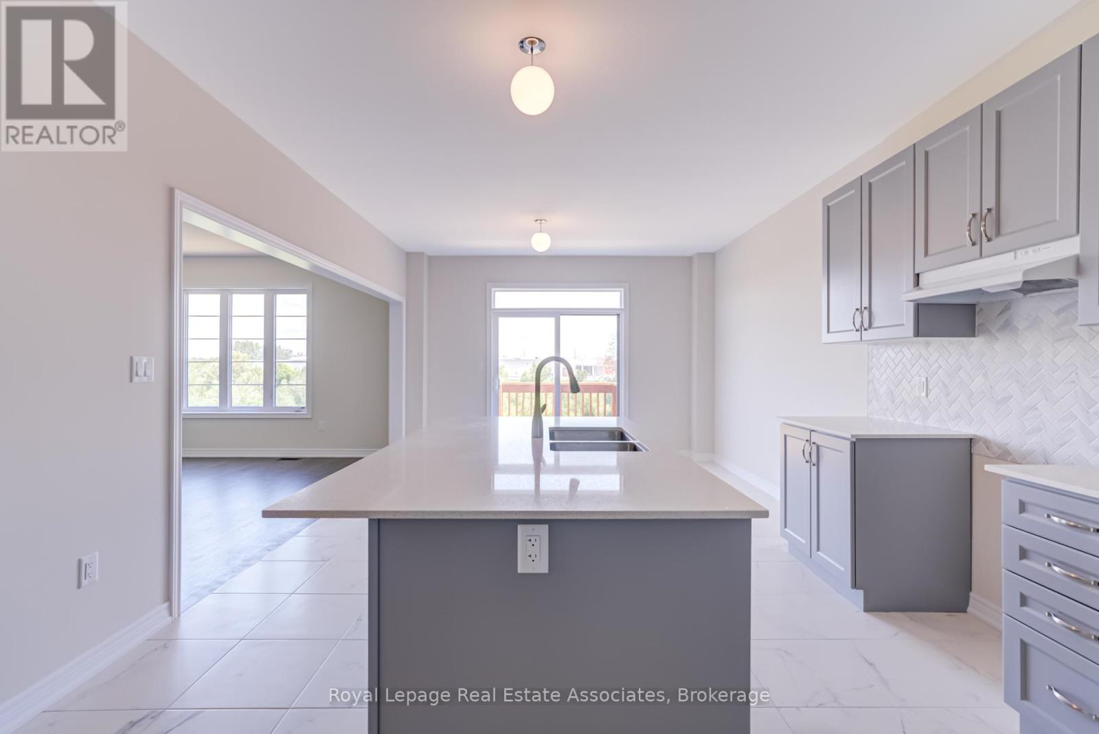 29 John Dallimore Drive, Georgina, Ontario  L4P 0S6 - Photo 11 - N12761452