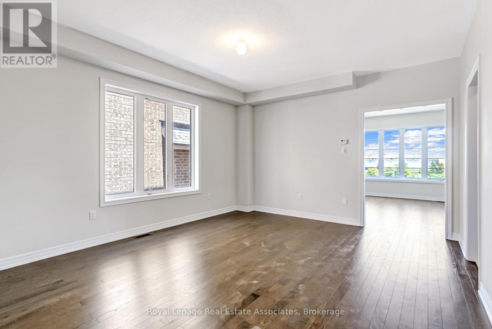 29 John Dallimore Drive, Georgina, Ontario  L4P 0S6 - Photo 4 - N12761452