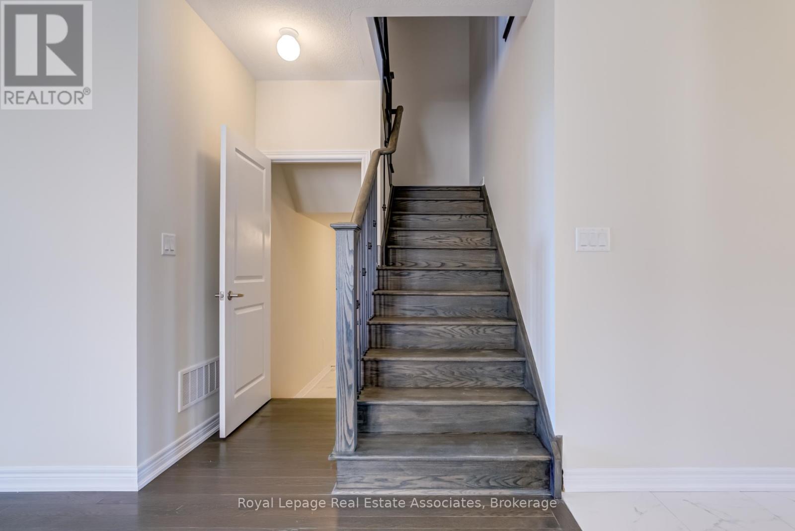 29 John Dallimore Drive, Georgina, Ontario  L4P 0S6 - Photo 12 - N12761452