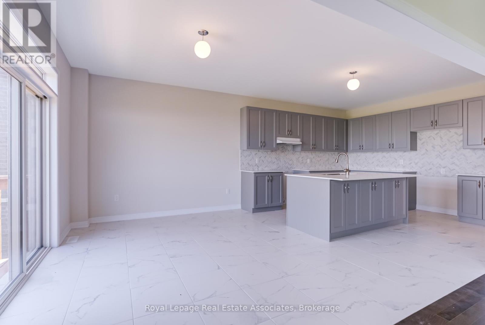 29 John Dallimore Drive, Georgina, Ontario  L4P 0S6 - Photo 8 - N12761452