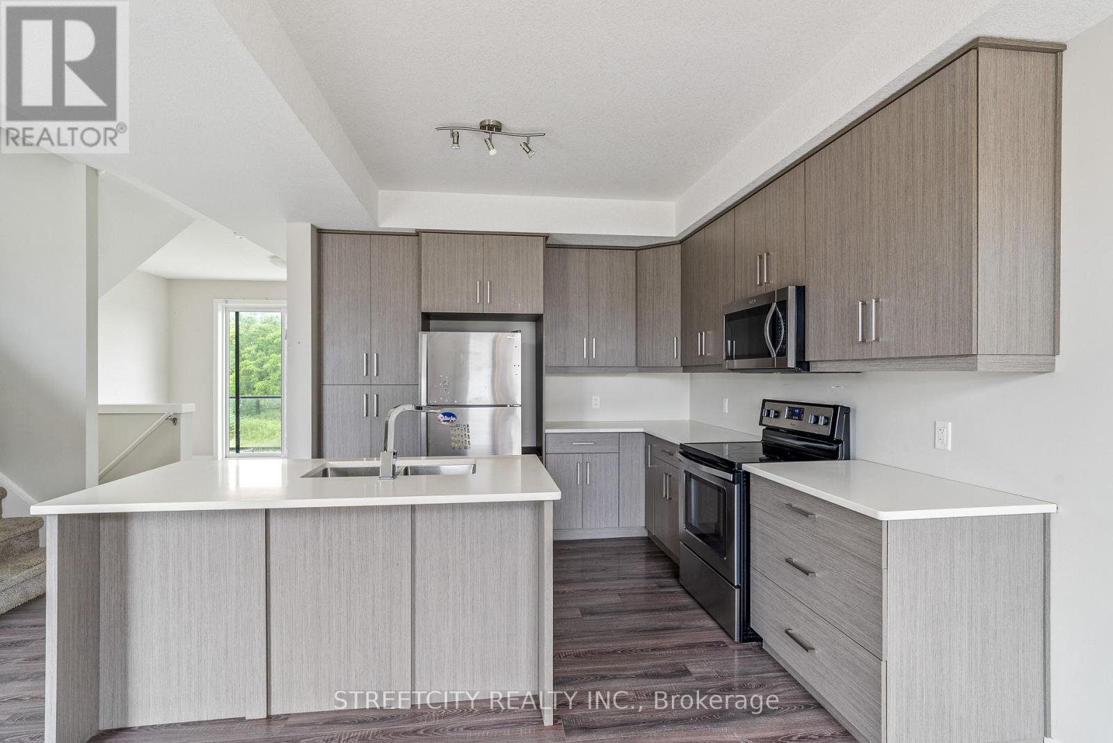 964 West Village Square, London North, Ontario  N6H 0J7 - Photo 11 - X12760804