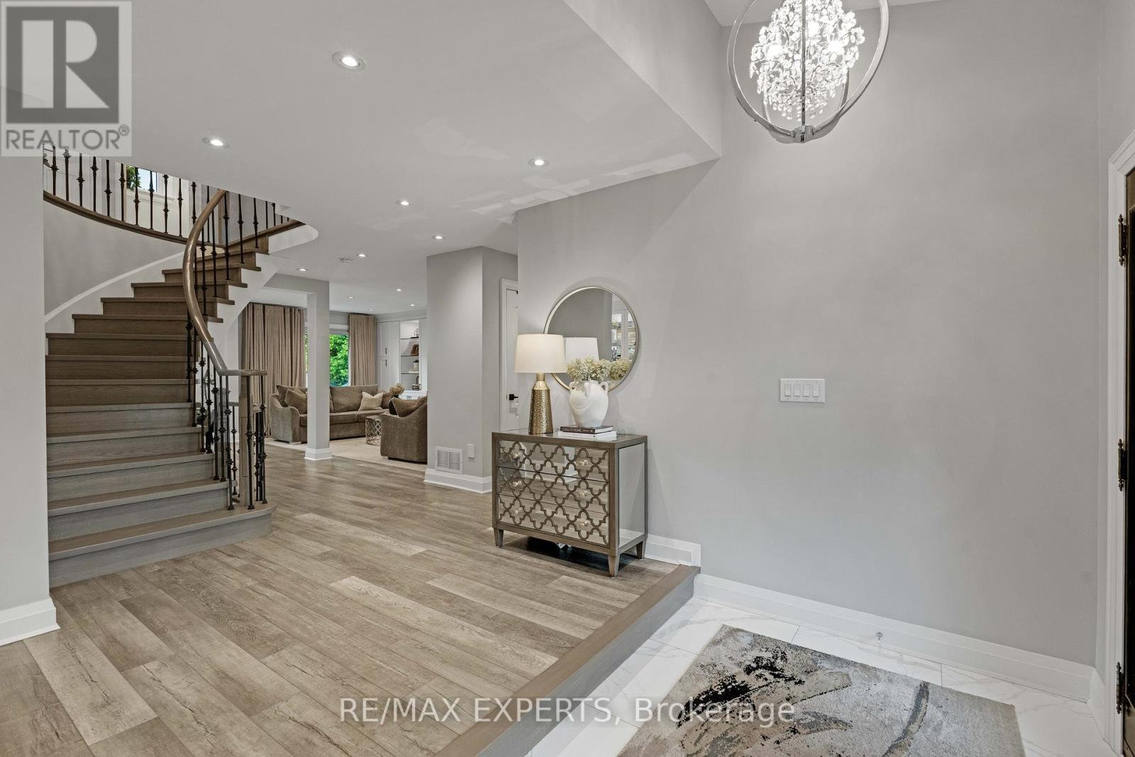 66 Sylvan Crescent, Richmond Hill, Ontario  L4E 3A1 - Photo 8 - N12761478