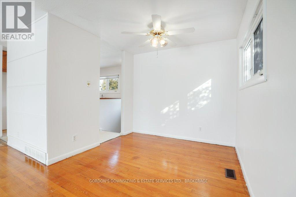 7 Attwood Crescent, Ottawa, Ontario  K2E 5B1 - Photo 14 - X12760676