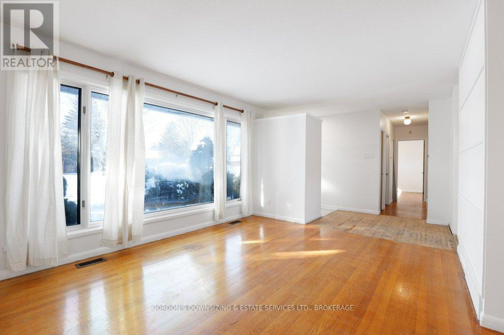 7 Attwood Crescent, Ottawa, Ontario  K2E 5B1 - Photo 12 - X12760676