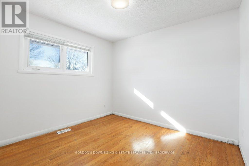 7 Attwood Crescent, Ottawa, Ontario  K2E 5B1 - Photo 25 - X12760676