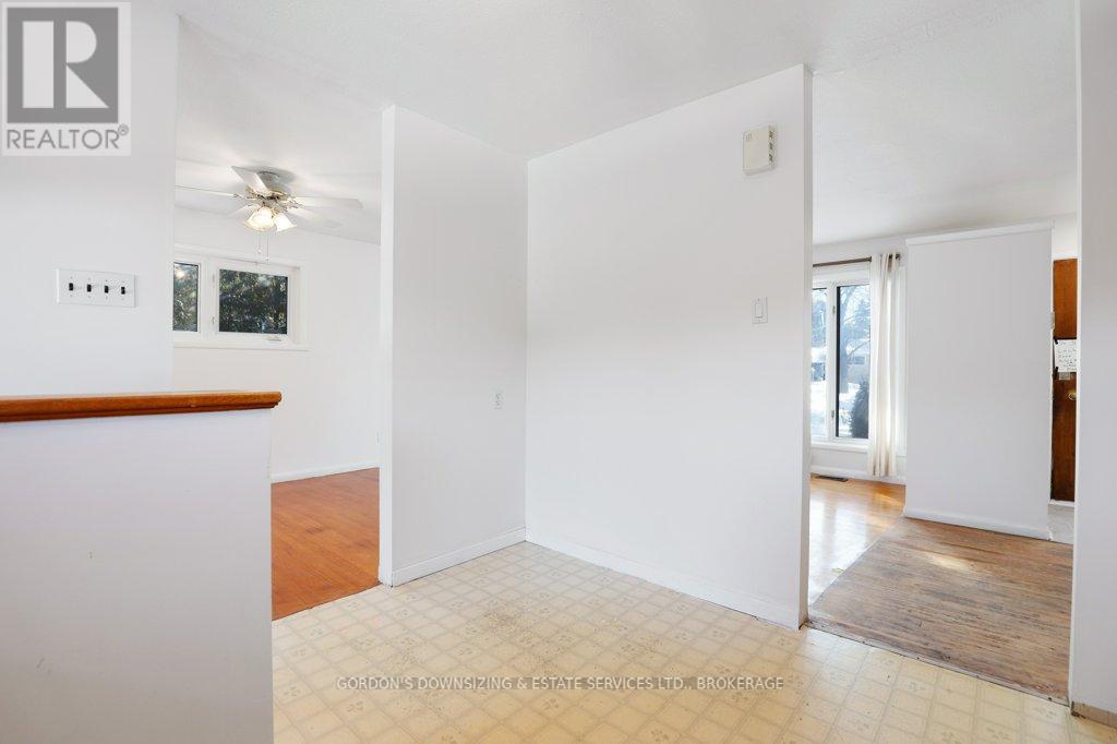 7 Attwood Crescent, Ottawa, Ontario  K2E 5B1 - Photo 19 - X12760676