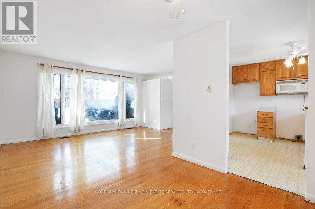 7 Attwood Crescent, Ottawa, Ontario  K2E 5B1 - Photo 15 - X12760676