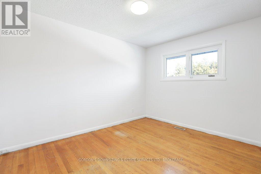 7 Attwood Crescent, Ottawa, Ontario  K2E 5B1 - Photo 28 - X12760676