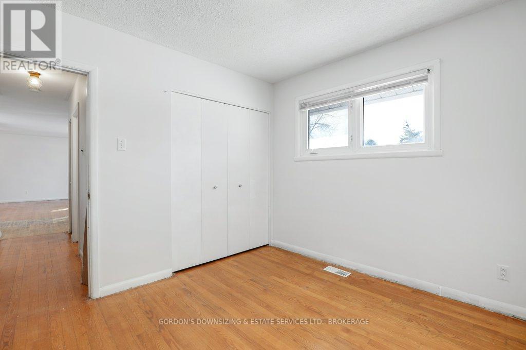 7 Attwood Crescent, Ottawa, Ontario  K2E 5B1 - Photo 26 - X12760676