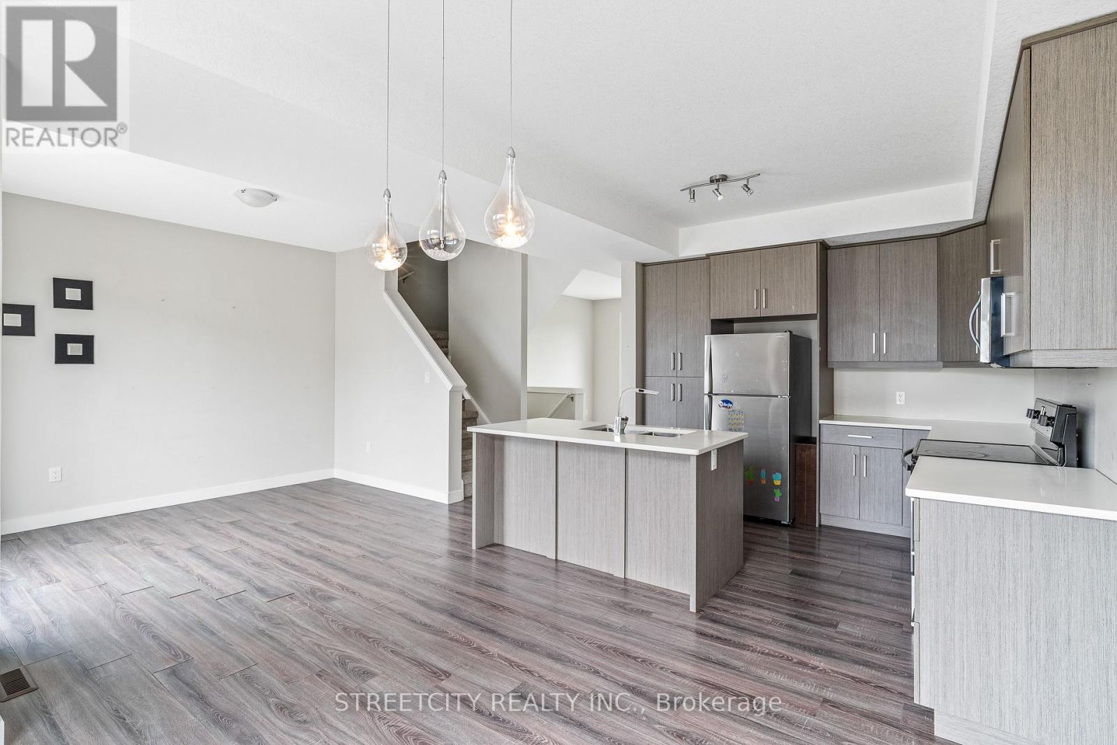 964 West Village Square, London North, Ontario  N6H 0J7 - Photo 10 - X12760804