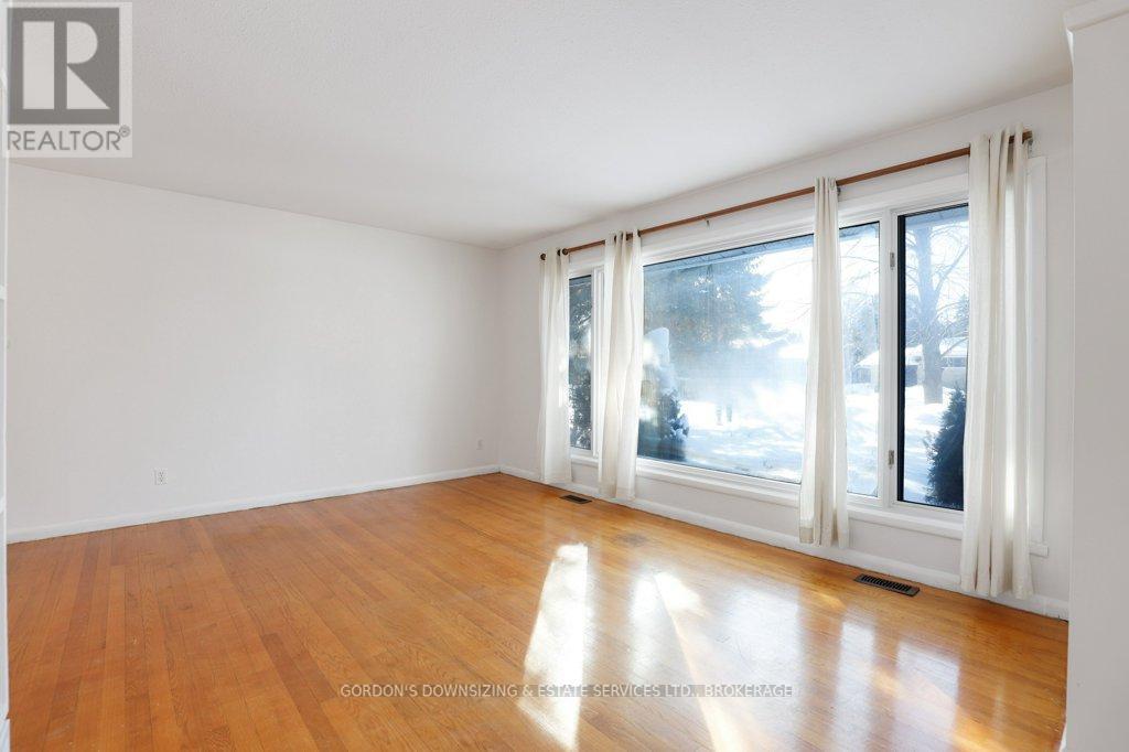 7 Attwood Crescent, Ottawa, Ontario  K2E 5B1 - Photo 9 - X12760676