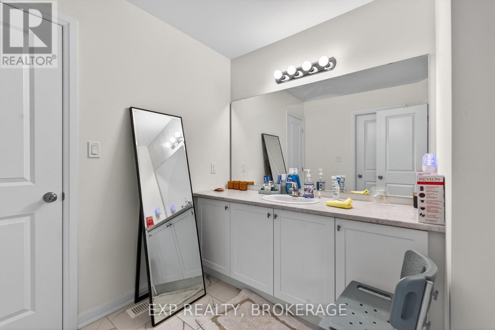 54 Oakmont Drive, Loyalist, Ontario  K0H 1G0 - Photo 17 - X12761026