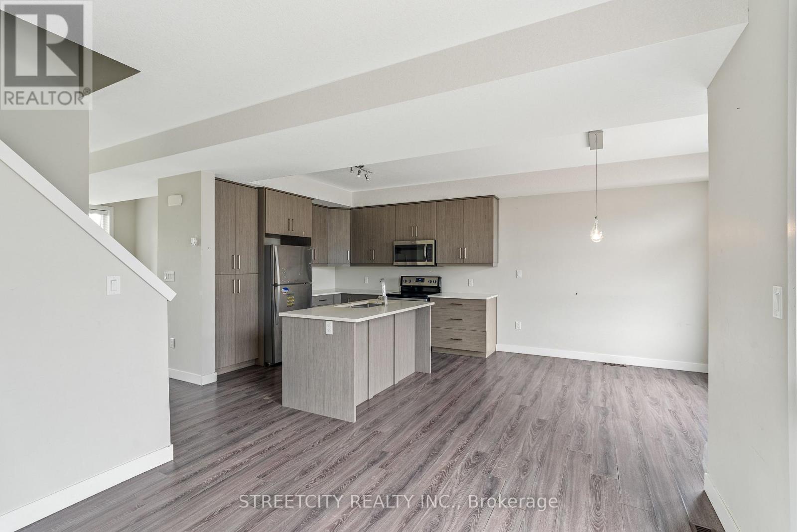 964 West Village Square, London North, Ontario  N6H 0J7 - Photo 9 - X12760804