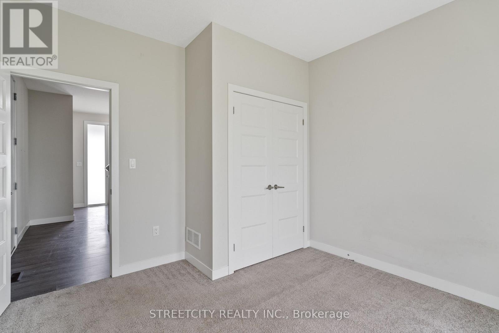 964 West Village Square, London North, Ontario  N6H 0J7 - Photo 7 - X12760804