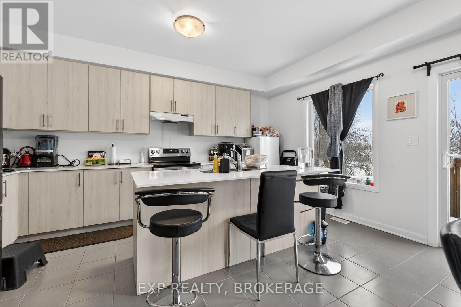 54 Oakmont Drive, Loyalist, Ontario  K0H 1G0 - Photo 12 - X12761026