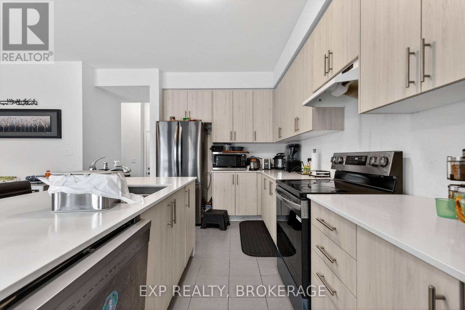 54 Oakmont Drive, Loyalist, Ontario  K0H 1G0 - Photo 14 - X12761026