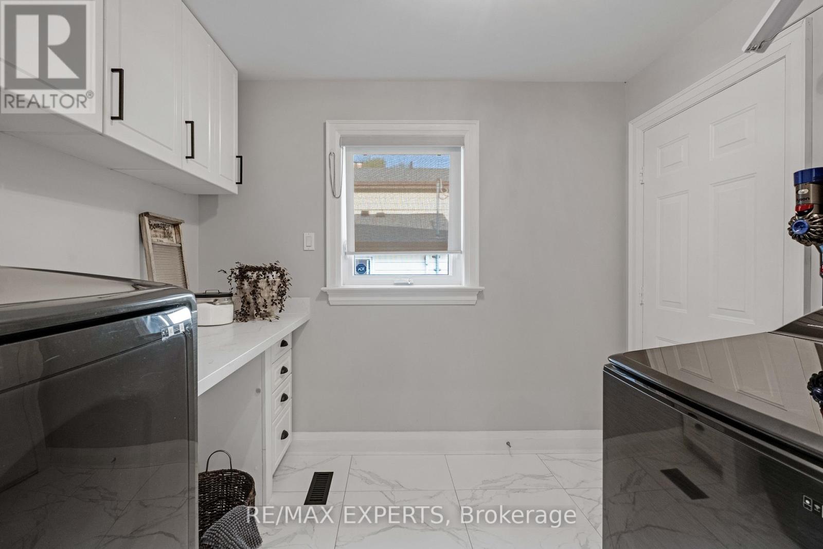 66 Sylvan Crescent, Richmond Hill, Ontario  L4E 3A1 - Photo 19 - N12761478