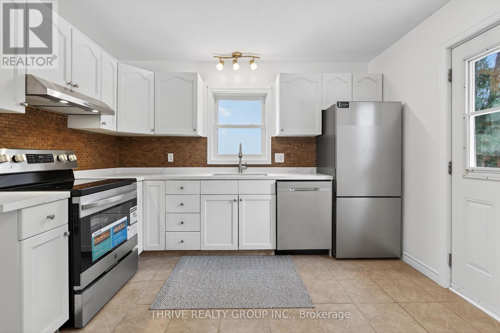 114 Parkview Drive, Strathroy-Caradoc, Ontario  N7G 4A3 - Photo 13 - X12761094