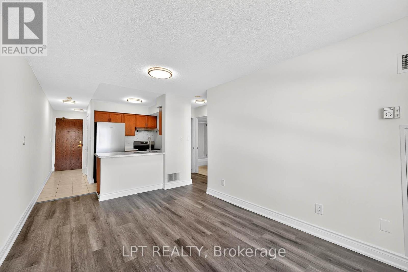 501 - 51 Baffin Court, Richmond Hill, Ontario  L4B 4P6 - Photo 12 - N12761496