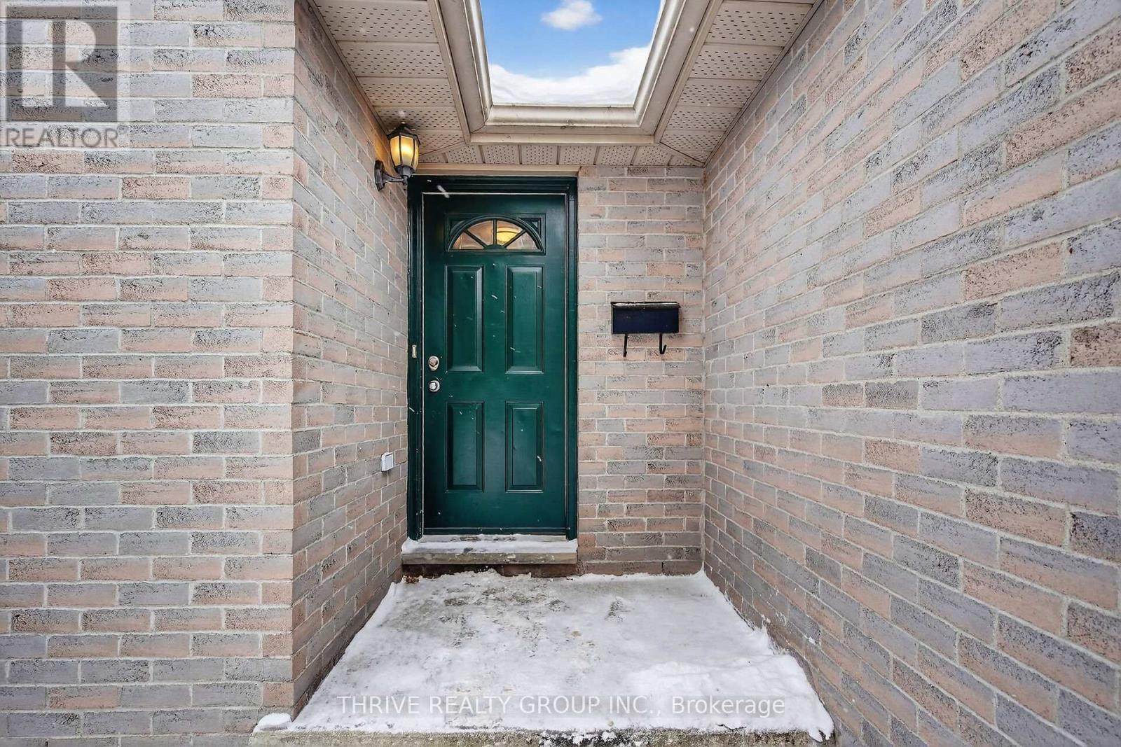 114 Parkview Drive, Strathroy-Caradoc, Ontario  N7G 4A3 - Photo 5 - X12761094