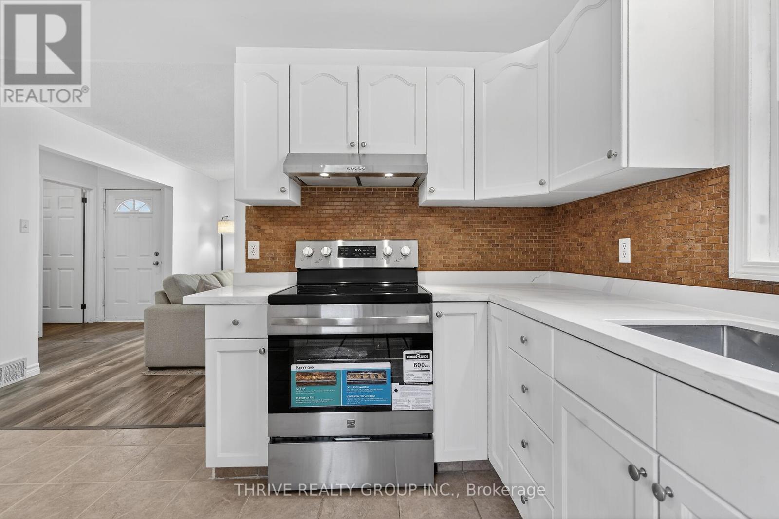 114 Parkview Drive, Strathroy-Caradoc, Ontario  N7G 4A3 - Photo 15 - X12761094