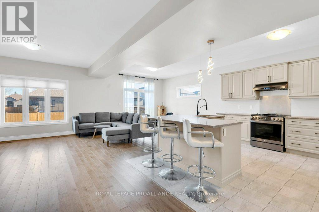 108 Ledgerock Court, Quinte West, Ontario  K8R 0A1 - Photo 9 - X12761228