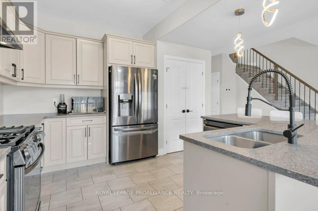 108 Ledgerock Court, Quinte West, Ontario  K8R 0A1 - Photo 14 - X12761228