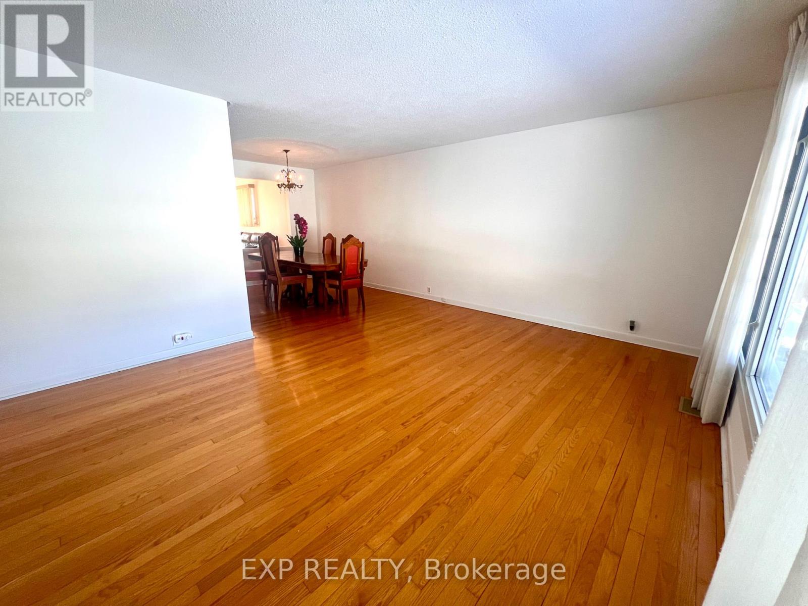 20 Wallford Way, Ottawa, Ontario  K2E 6B4 - Photo 7 - X12725562