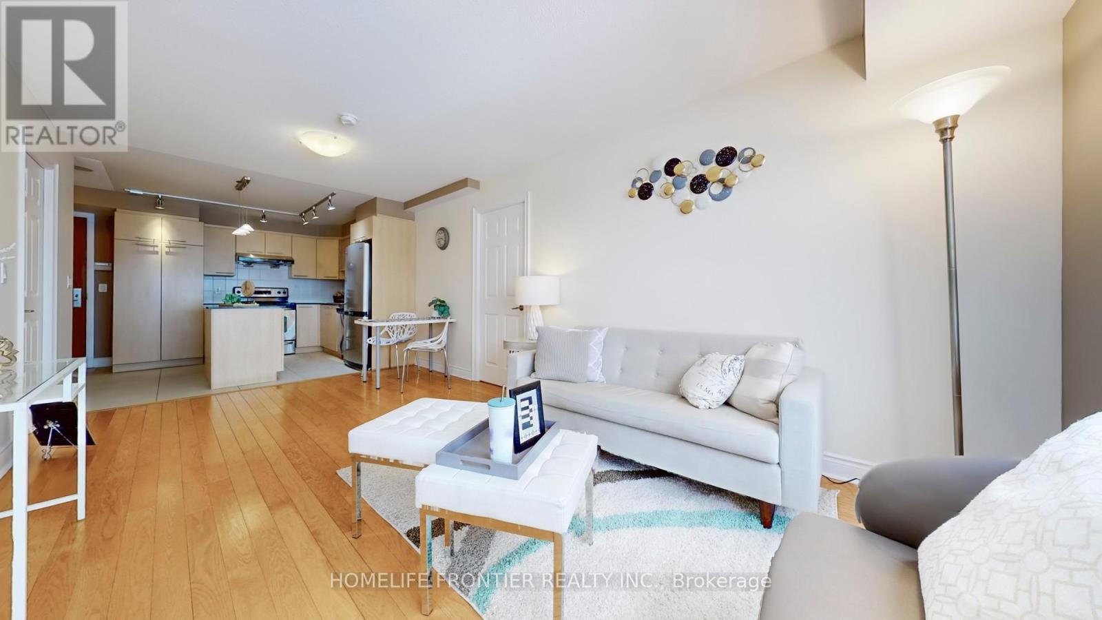 908 - 37 Galleria Parkway, Markham, Ontario  L3T 0A5 - Photo 2 - N12761560