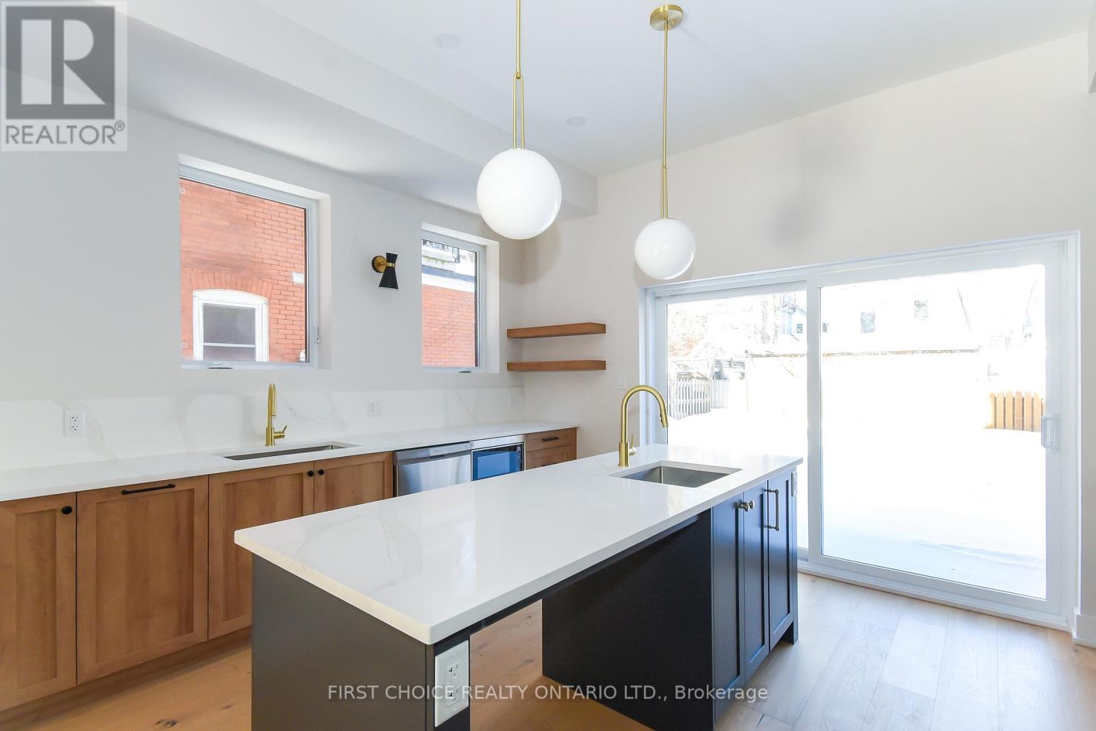 29 Third Avenue, Ottawa, Ontario  K1S 2J5 - Photo 12 - X12751180