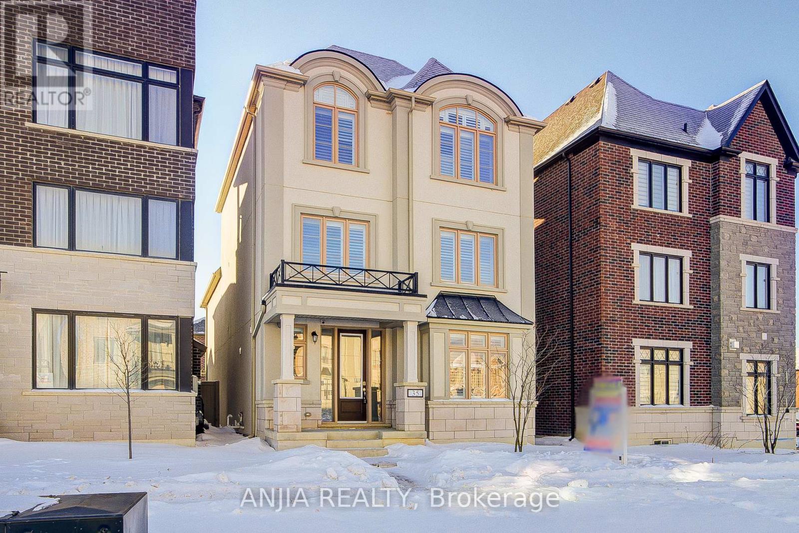 35 York Downs Boulevard, Markham, Ontario  L6C 3J6 - Photo 2 - N12761612