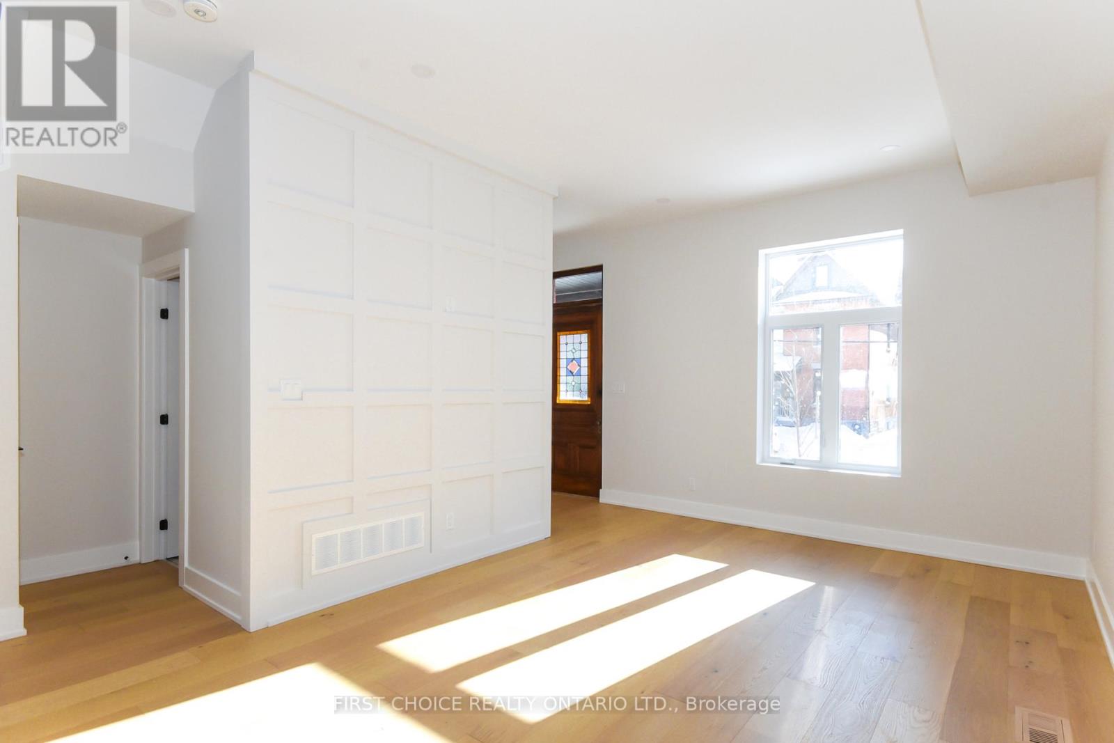 29 Third Avenue, Ottawa, Ontario  K1S 2J5 - Photo 3 - X12751180