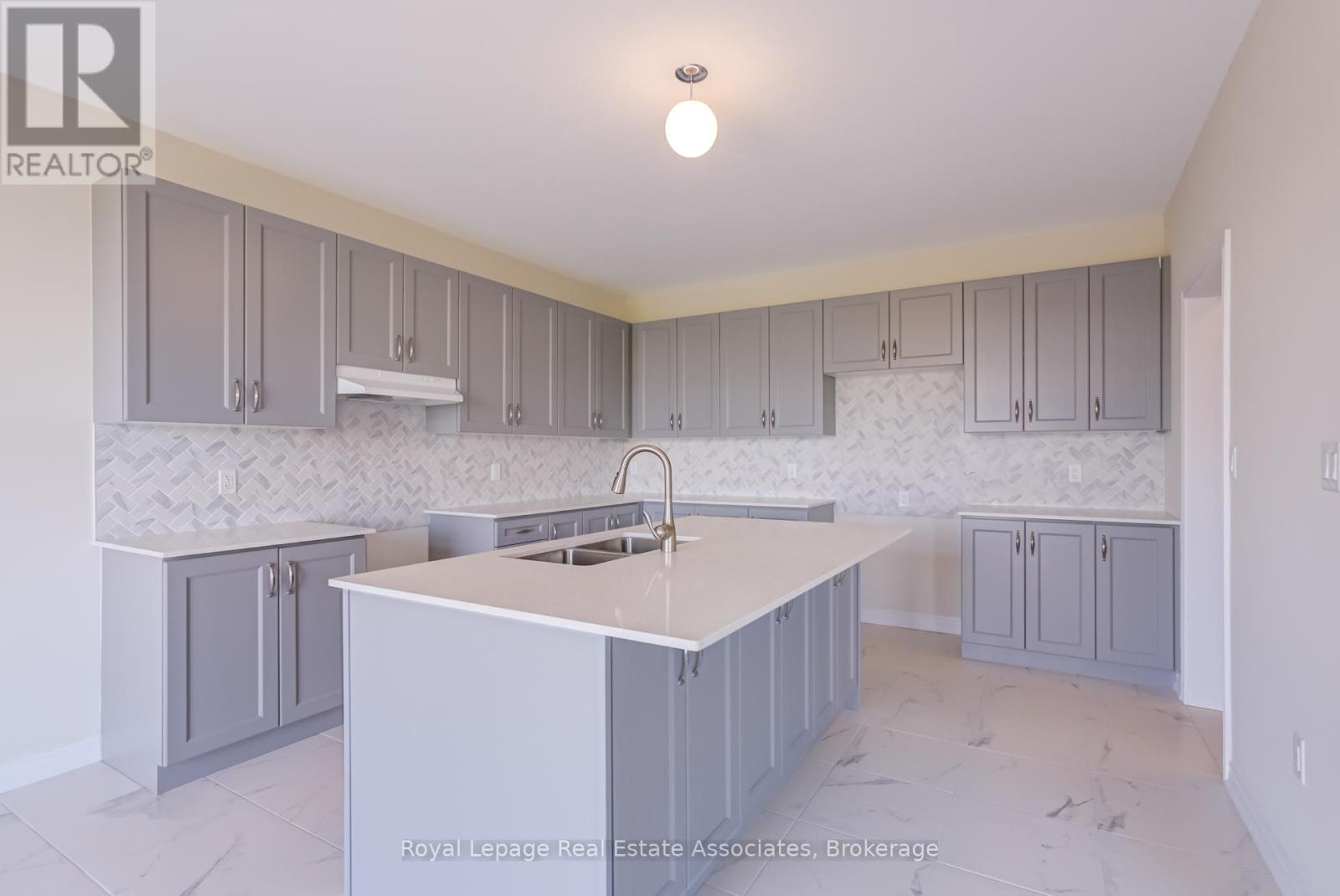 29 John Dallimore Drive, Georgina, Ontario  L4P 0S6 - Photo 10 - N12761452