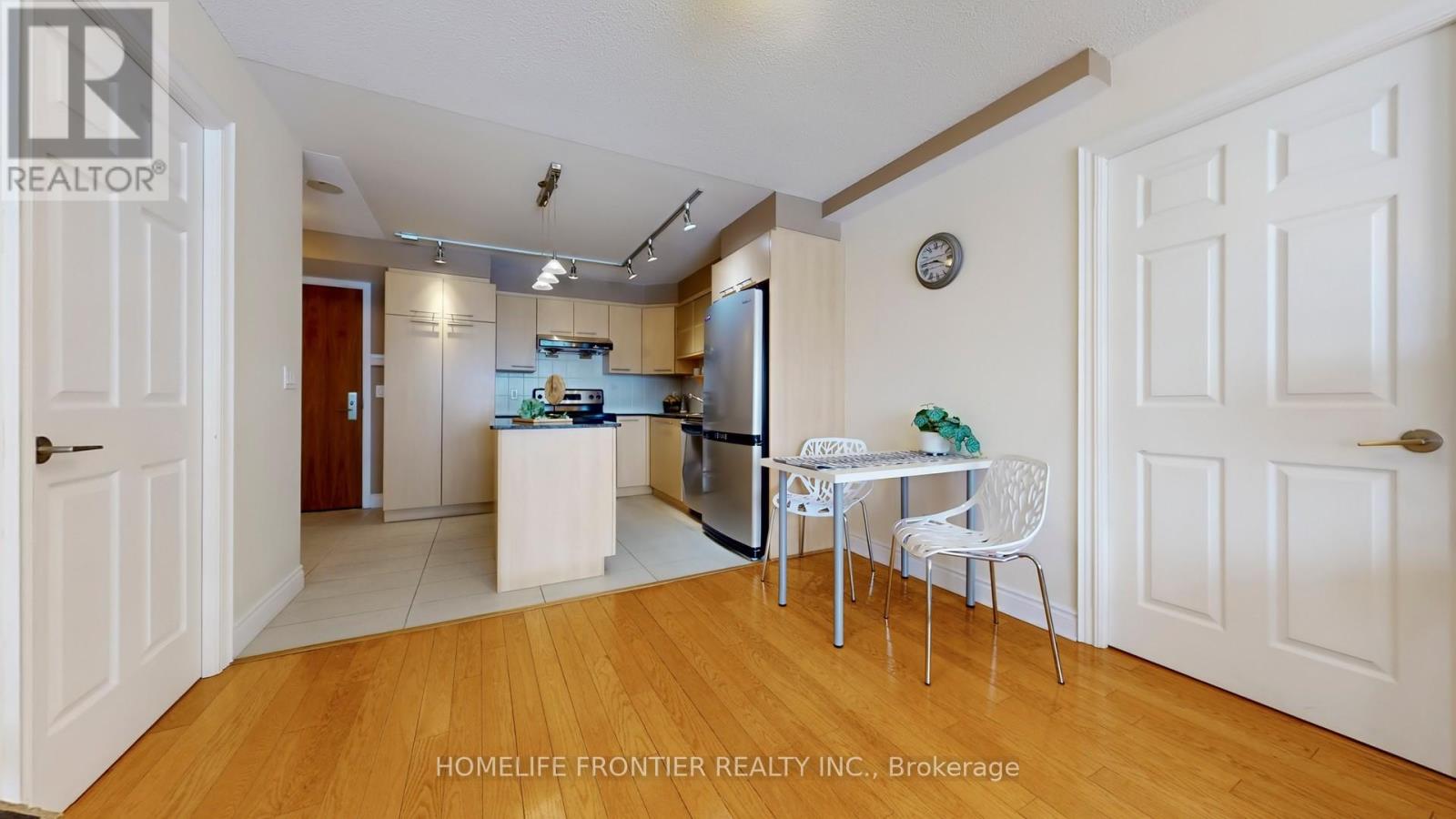 908 - 37 Galleria Parkway, Markham, Ontario  L3T 0A5 - Photo 4 - N12761560