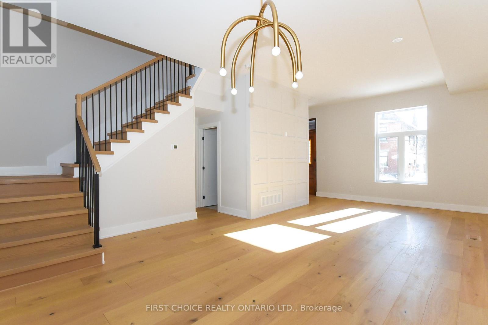 29 Third Avenue, Ottawa, Ontario  K1S 2J5 - Photo 4 - X12751180